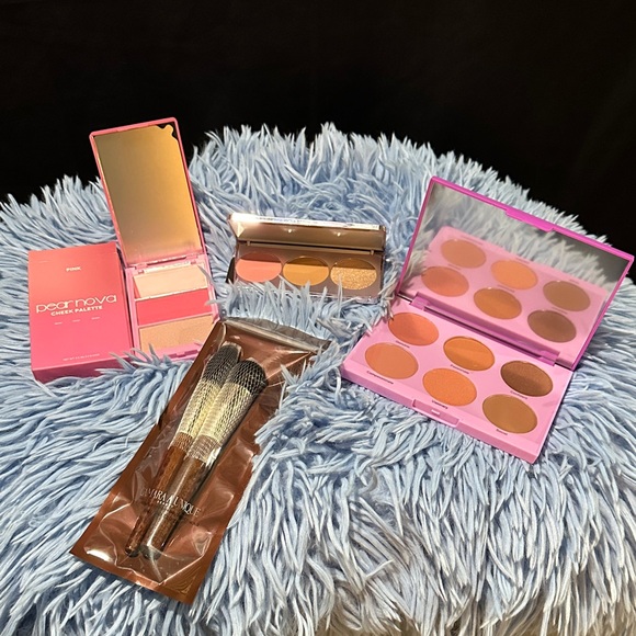 Pear Nova Other - Pear Nova Pink & Peach Cheek Palette Set with Brushes